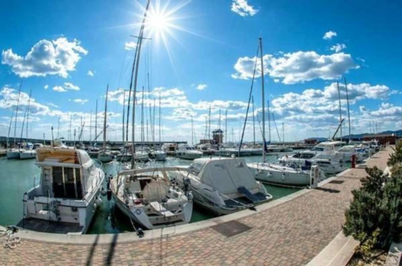 Yacht Suite Marina Di Grosseto Exterior foto