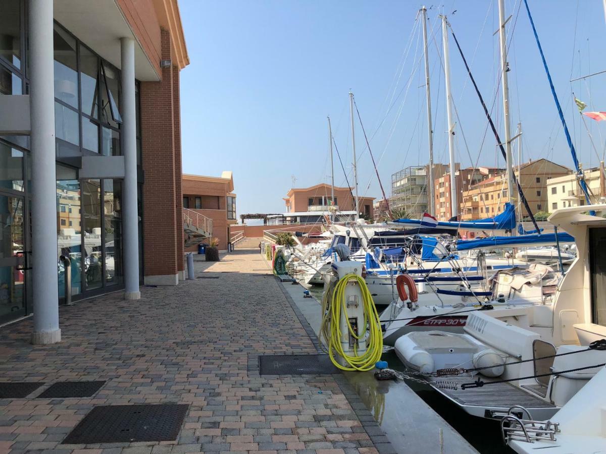Yacht Suite Marina Di Grosseto Exterior foto