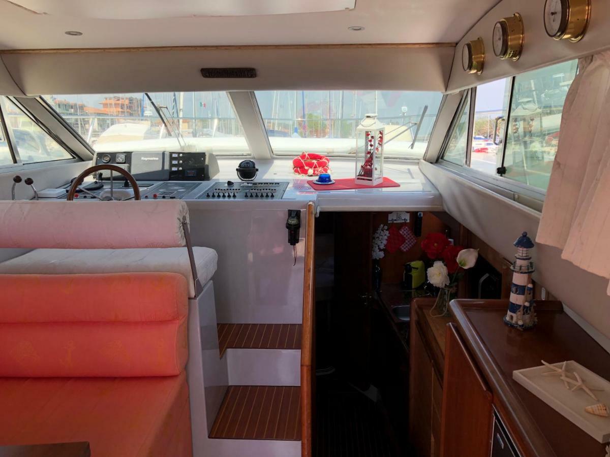 Yacht Suite Marina Di Grosseto Exterior foto