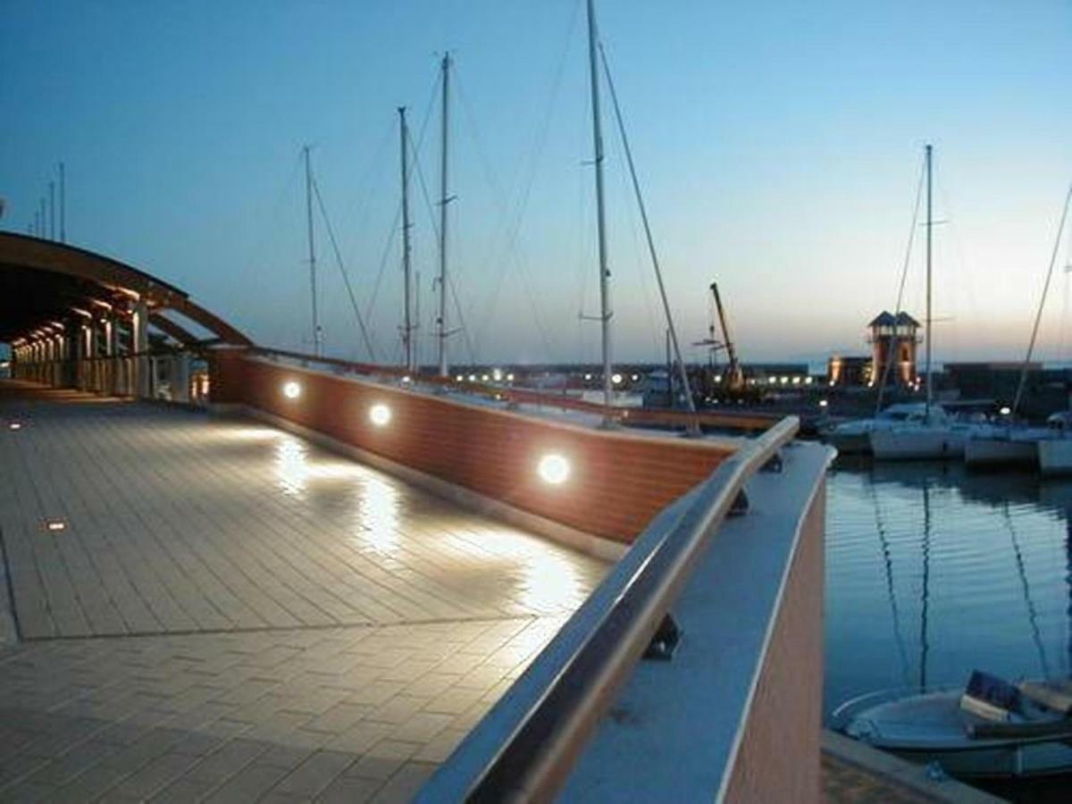 Yacht Suite Marina Di Grosseto Exterior foto
